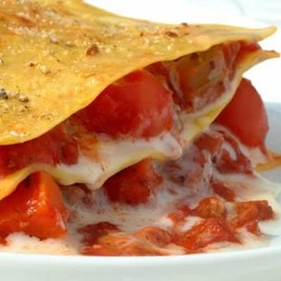 Lasaña con salsa boloñesa